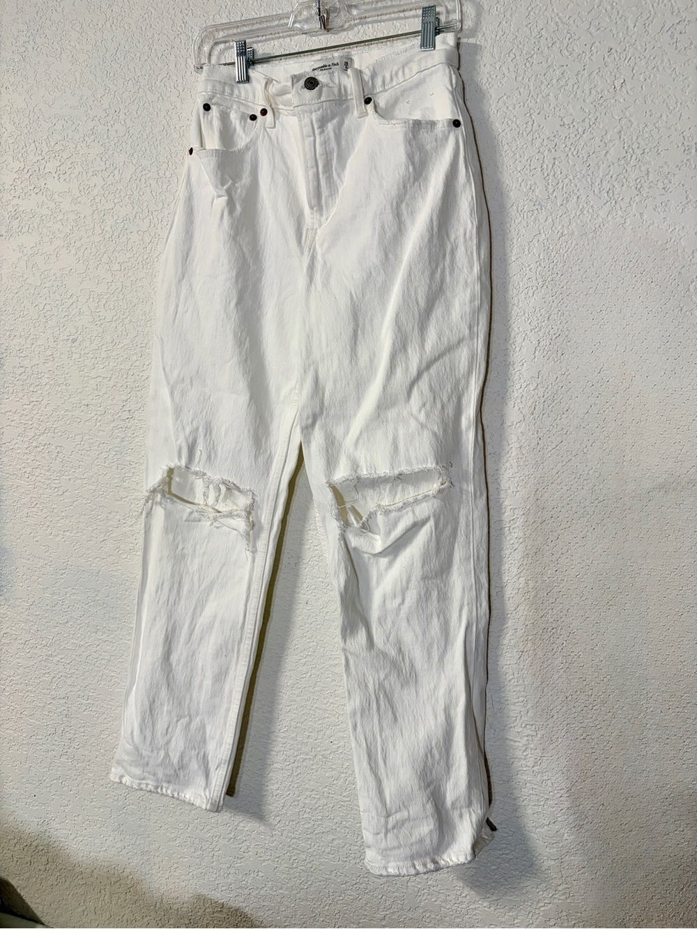 Abercrombie & Fitch Ultra High Rise 90’s Straight White Jeans 28 / 6Short
